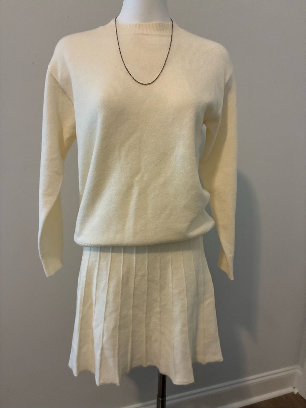 Women’s Cream Pleated Knit Skirt - Elegant Skater Style